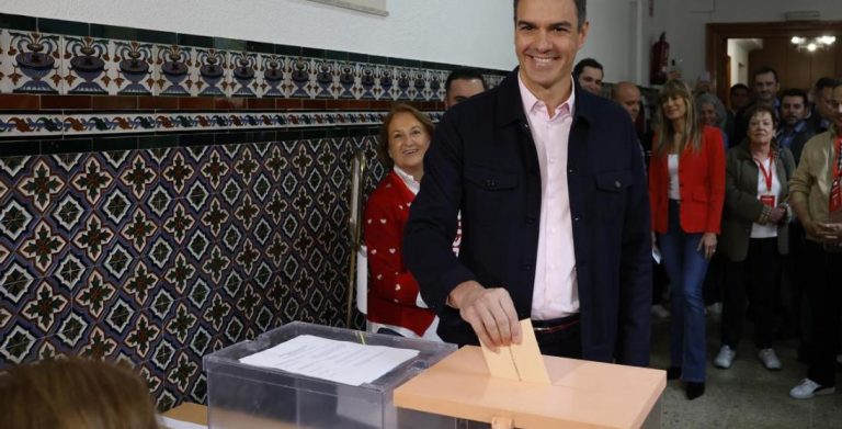 Elecciones 28| Sánchez increpado tras votar: «¡Qué te vote Txapote!»