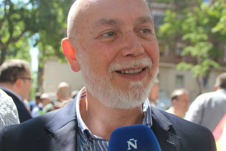 FOTOGRAFÍA. PLAZA ARTÓS DE BARCELONA (ESPAÑA), 14 DE MAYO DE 2023. El alcaldable de VOX a la alcaldía de Hospitalet de Llobregat (provincia de Barcelona), Francisco Javier González Priego (Francisco González), este domingo durante una entrevista con Lasvocesdelpueblo. Lasvocesdelpueblo (Ñ Pueblo)