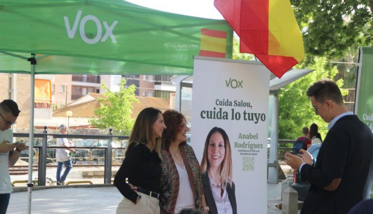 La alcaldable Anabel cierra la campaña electoral en la plaza de Andalucía de Salou