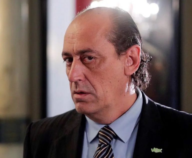 El resentido Vicente Montañez Valenzuela dice que VOX es «organización criminal» con «financiación ilegal»