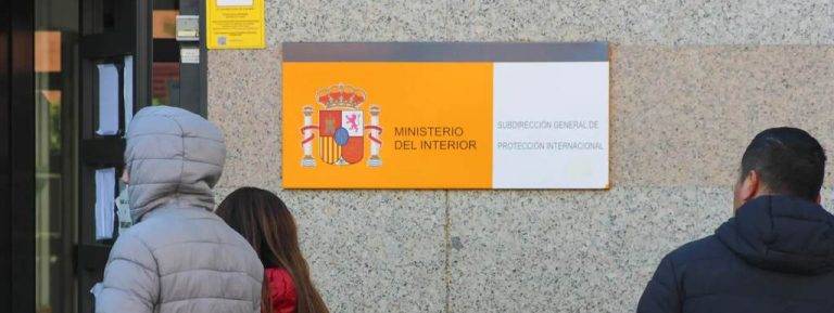 El Tribunal Supremo prohíbe quitar los papeles a los inmigrantes por «ausencia de seis meses» en España