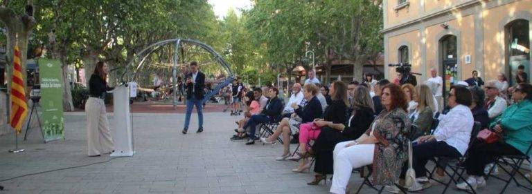 FOTOGRAFÍA. SALOU (TARRAGONA) ESPAÑA, 28/04/2023. La portavoz adjunta del Grupo Parlamentario de VOX en el Congreso deos Diputados y vicesecretaria portavocía nacional del partido presidido por Santiago Abascal Conde, Patricia Rueda Parelló; junto a la presidente provincial de los verdes en Tarragona y diputada catalana, Isabel Lázaro Pina; ha clausurado esta noche la emotiva presentación de la alcaldable Ana Belén Rodríguez Ros. Lasvocesdelpueblo (Ñ Pueblo)