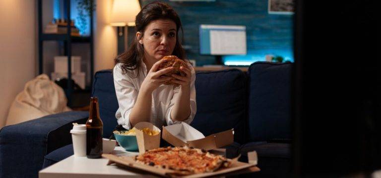 ¿Por qué nos entra sueño a la hora de comer o después de hacerlo?