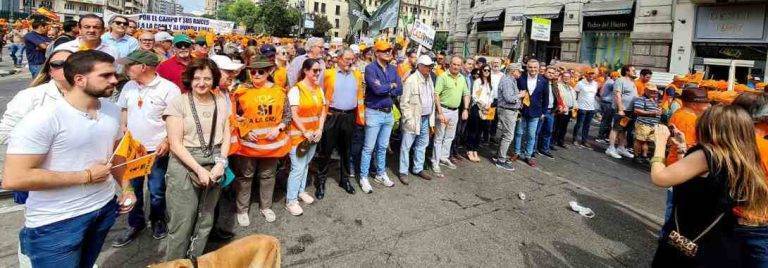 VOX defiende la caza y reivindica la labor fundamental del sector cinegético en una protesta masiva en Valencia