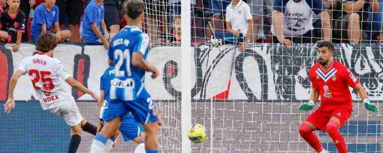 El Espanyol se complica la vida ante el Sevilla (3-2) 