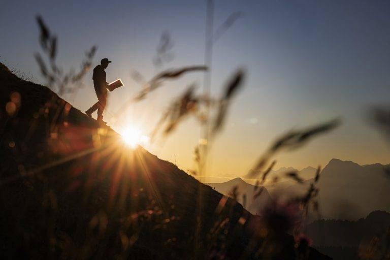 4.097 personas se suicidaron en 2022 en España: un 2.3 por ciento más que en 2021