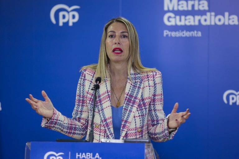 Extremadura| María Guardiola Martín rectifica y firma el acuerdo de Gobierno de coalición VOX y PP