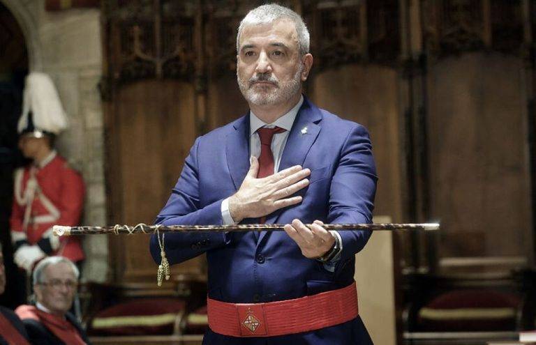 El PP entrega el Ayuntamiento de Barcelona a Ada Colau y PSOE (PSC)