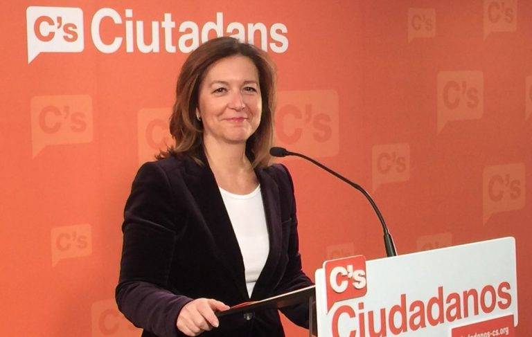 Juan José Aizcorbe y exdirigente de Cs Carina Mejías encabezan la lista de VOX por Barcelona al 23J
