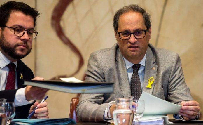 FOTOGRAFÍA. (BARCELONA) ESPAÑA, AÑO 2018. Reunión del ejecutivo racista. El presidente fascista Quim Torra Pla junto a su vicepresidente Pere Aragonés garcía (ERC) (i). Efe