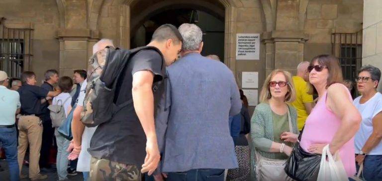Ultraizquierda y separatismo atacan con cabezazo y gritos racistas a VOX en Manresa