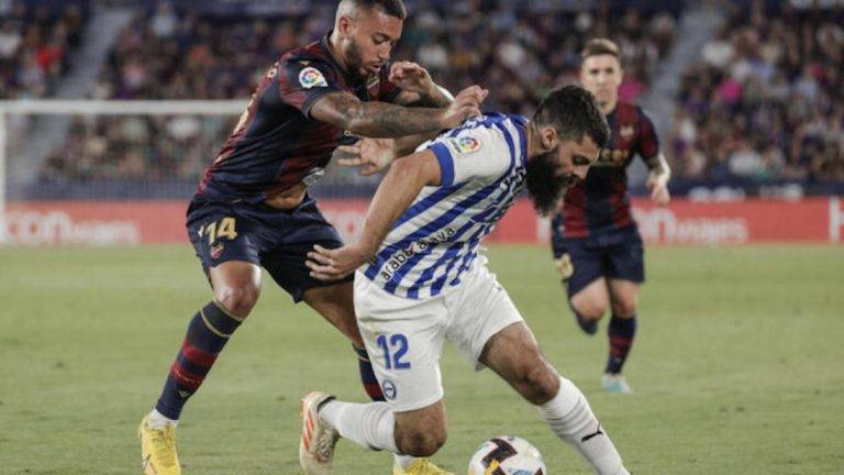 Un penalti en el minuto 129 le brinda el ascenso al Deportivo Alavés ante el Levante (0-1)