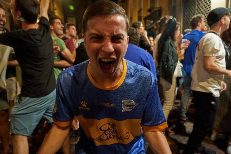 Vitoria alcanza el éxtasis con el ascenso a Primera División de Alavés