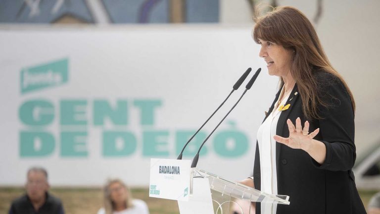 FOTOGRAFÍA. BARCELONA (ESPAÑA), AÑO 2023. Increpan a Borrás: "Puta independentista de mierda". La expresidente del Parlamento de Cataluña y líder de JxCat, Laura Borràs Castanyer, durante un mitin de campaña electoral para las elecciones municipales dle 28 de mayo de 2023, de su formación en Badalona (Barcelona). Efe