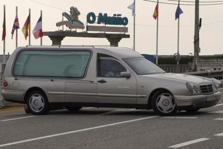 Un guardia civil abate a tiros a su exmujer a la salida del trabajo en Oya (Pontevedra) y se suicida tras huir del lugar del crimen