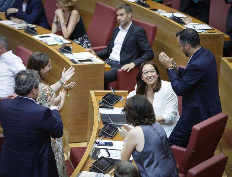 María de los Llanos Massó Linares (VOX) es elegida nueva presidente de las Cortes Valencianas