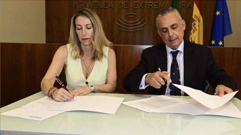 Extremadura Pacto VOX y PP| Derogar ley de Memoria Histórica, fomentar la natalidad, neutralidad ideológica en la enseñanza y recortes de subvenciones a UGT y CCOO