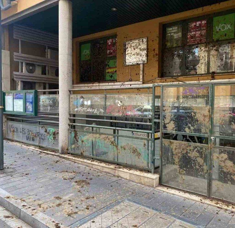 «Isquieda», progresistas y separatismo atacan con excrementos la sede de VOX en Tarragona