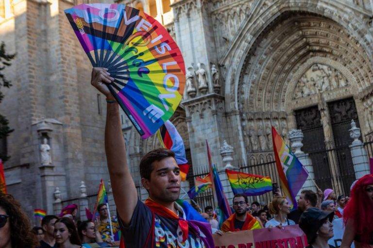 Toledo| El Gobierno VOX y PP cumple la Ley: No ondea el arcoiris en la fachada del Ayuntamiento el día del Orgullo LGTBIQ+
