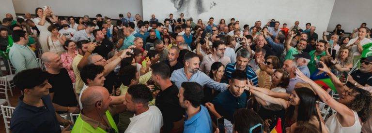El candidato Abascal asegura que los extremeños ya van a «escolarizar a sus hijos en español» donde VOX gobierna