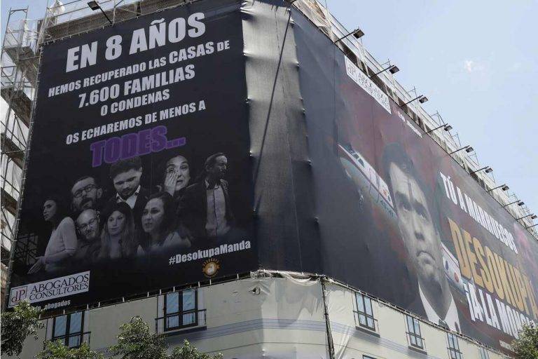El pueblo al Gobierno de coalición PSOE, Podemos, separatistas y filoetarras: «Tú a Marruecos en Falcón». «Os echaremos de menos a ‘todes'»
