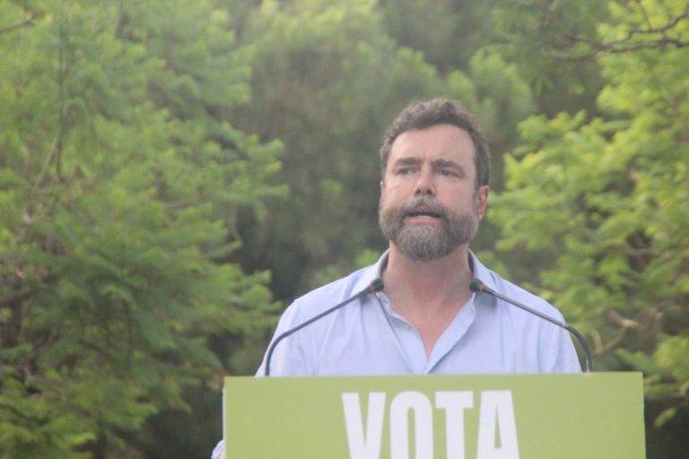 FOTOGRAFÍA. BARRIO EL GORNAL (HOSPITALET DE LLOBREGAT), BARCELONA (ESPAÑA), 11 DE JULIO DE 2023. El CGE va a expulsar a Iván Espinosa y García-Gallardo de VOX por sus ataques contra votantes. El portavoz del Grupo Parlamentario de VOX en el Congreso de los Diputados Iván Espinosa de los Monteros y de Simón (en la imagen); el Secretario general de VOX, Ignacio Garriga Vaz de Concicao; la vicesecretaria de Organización de VOX y candidata por Madrid al Congreso de los Diputados, María de la Cabeza Ruiz Solás; el candidato por Barcelona al Congreso de los Diputados, Juan José Aizcorbe; el presidente de VOX Barcelona, Joan Garriga Doménech; participan en el gran acto de campaña del 23J en el barrio El Gornal de Hospitalet de Llobregat (Barcelona). Lasvocesdelpueblo (Ñ Pueblo)