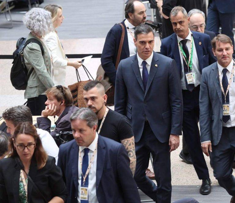 El presidente del Consejo de UE Pedro Sánchez planta a la UE y se va al mitin del PSOE
