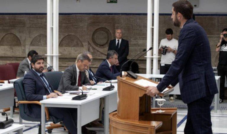 El PP mantiene su veto y chantaje a los votantes de VOX en Murcia