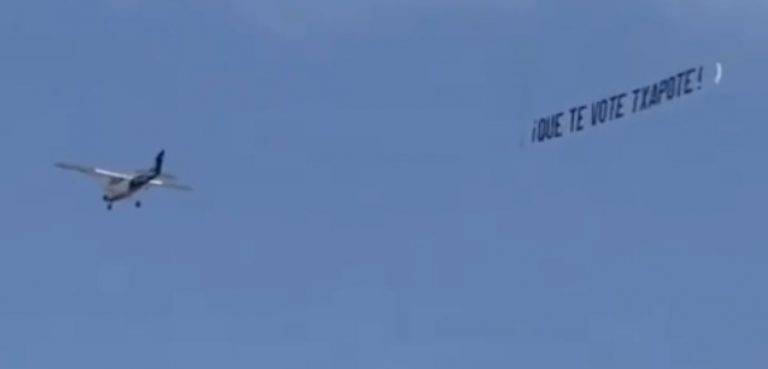 Los cielos del Reino de España replican al PSOE y Sánchez con «Que te vote Txapote»