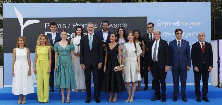 El régimen hispanófobo y separatista de Pere Aragonès planta a la princesa de Gerona y suelta a sus cachorros rabiosos por las calles de la ciudad contra el acto