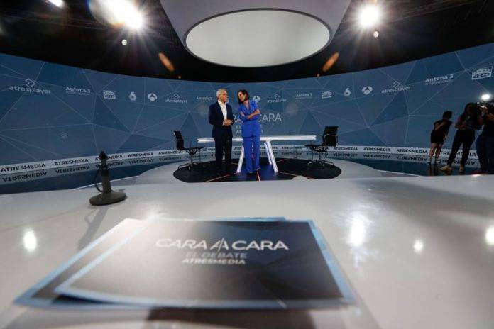 FOTOGRAFÍA. MADRID (ESPAÑA), 07 D EJULIO DE 2023. Los periodistas Vicente Vallés y Ana Pastor. Cara a cara Pedro Sánchez y Alberto Núñez Feijóo. Efe