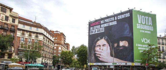 FOTOGRAFÍA. MADRID (ESPAÑA), 12 DE JULIO DE 2023. Una lona de VOX denuncia la inseguridad que viven las mujeres en España. Lasvocesdelpueblo (1)