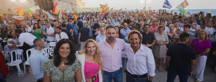 FOTOGRAFÍA. MALLORCA (ESPAÑA), 14 DE JULIO DE 2023. Campaña electoral del 23J. Candidato Santiago Abascal Conde (2d. Lasvocesdelpueblo