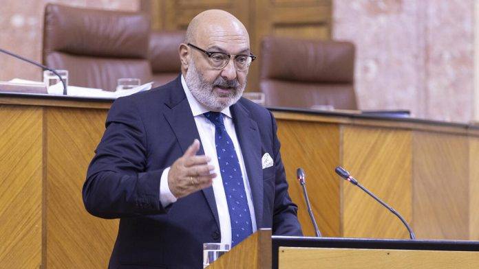 FOTOGRAFÍA. SEVILLA (ESPAÑA), 28 DE JULIO DE 2023. El parlamentario de VOX y portavoz en la Comisión de Agricultura, Alejandro Hernández Valdés. Lasvocesdelpueblo (Ñ Pueblo)