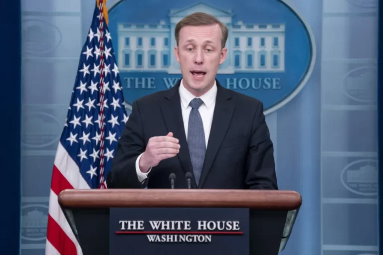 Bombas de racimo en un nuevo paquete de ayuda militar de EEUU a Ucrania