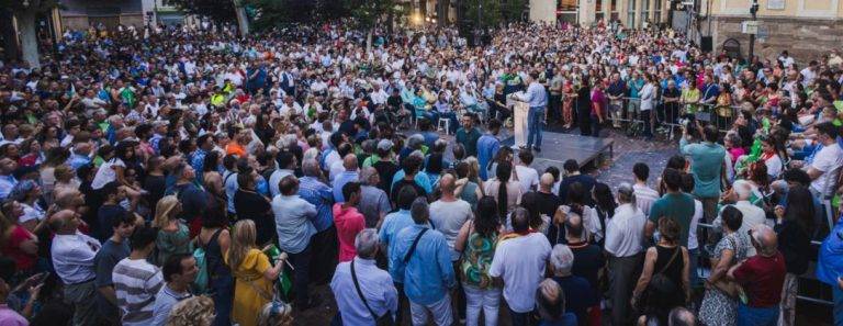 Abascal abarrota Plaza de la Justicia de Zaragoza: «El Gobierno de Sánchez es corrupto»
