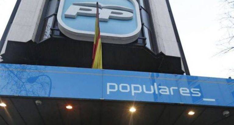 FOTOGRAFÍA. MADRID (ESPAÑA), AÑO 2021. Escándalo en Europa: Maniobra del PP para arrebatar a VOX la vicepresidencia de Eurolat y entregarla a (Bildu ERC Podemos).- Antonio Martín Hernández (PP): "Me encontré una niña sola y me la llevé a la camita y la bajé la braguita". Génova 13 no tiene un plan contra Amnistía. detalle de la fachada de la sede nacional del PP en calle Génova número 13 de Madrid. Imágenes traición del PP a los agricultores. Efe