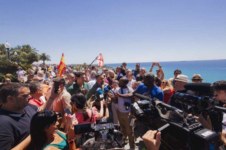 Abascal cree que Feijoo sería un buen «vicepresidente» del Gobierno VOX y PP y critica que un separatista tenga apellidos en español: «Aragonès» y «García»