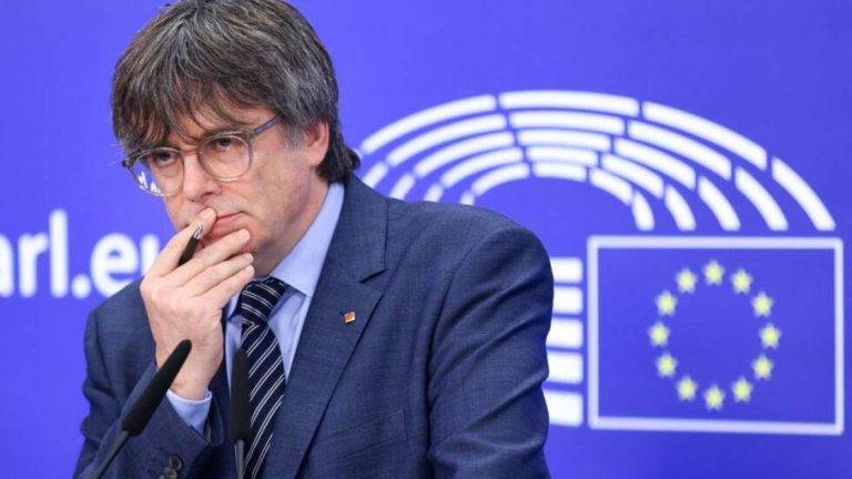 La Justicia europea deniega el escaño a los prófugos Puigdemont y Comín por no acatar la Constitución española