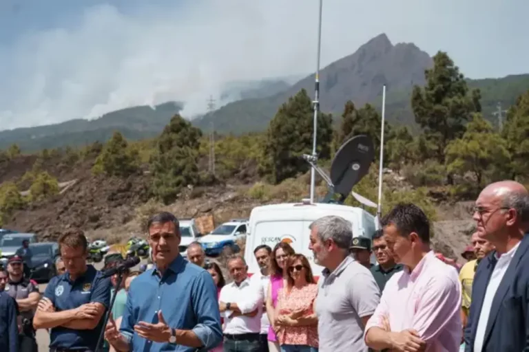 Incendio Tenerife| Sánchez visita Arafo