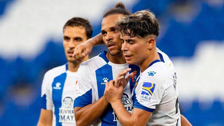 El Espanyol vence al Racing de Santander sin público (2-0)