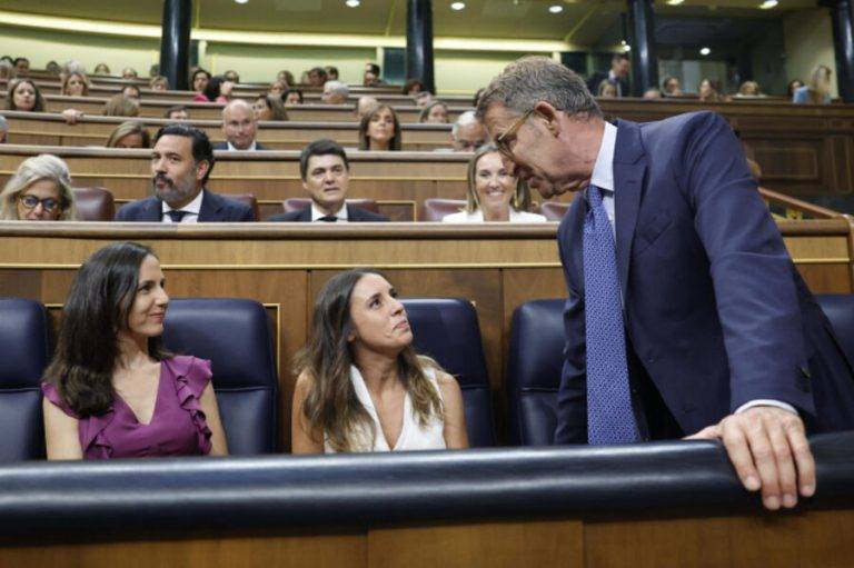 Feijóo (PP) muy feliz con Podemos (Ione Belarra e Irene Montero)