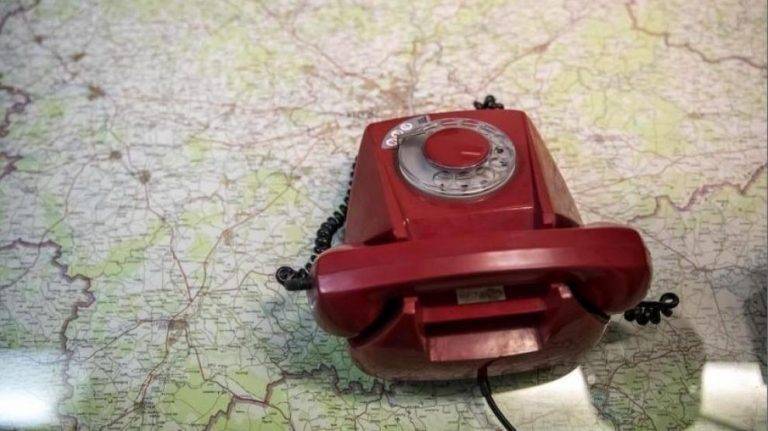 Teléfono rojo| Sistema de Comunicación Directo Cifrado