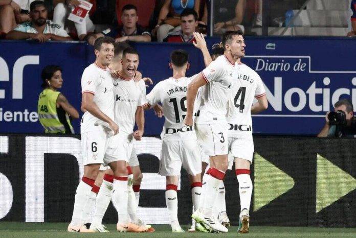 FOTOGRAFÍA. PAMPLONA (ESPAÑA), 19 DE AGOSTO DE 2023. Los jugadores del Athletic Club celebran el gol de Gorka Guruzeta durante el partido. Efe