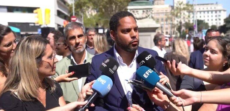 FOTOGRAFÍA. BARCELONA (ESPAÑA), 17 DE AGOSTO DE 2023..El secretario general de VOX y presidente del Grupo Parlamentario en el Parlamento de Cataluña, Ignacio Garriga Vaz de Concicao, participa en el acto de homenaje de los atentados terroristas yihadistas del 17A de 2017 en Cataluña, con el motivo de su sexto aniversario. Lasvocesdelpueblo (Ñ Pueblo)