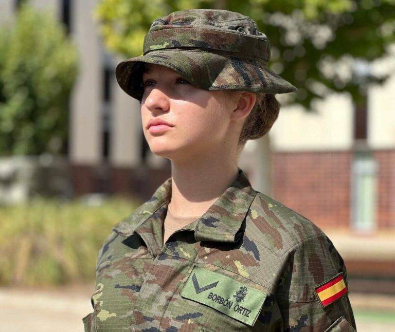 La cadete princesa Leonor de Borbón y Ortiz