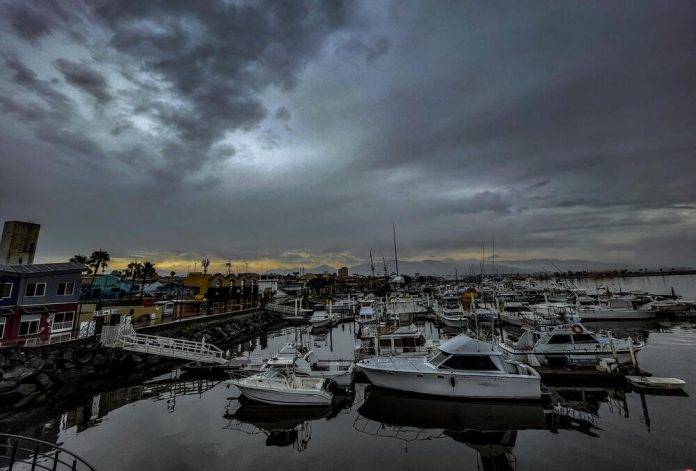 La tormenta tropical Hilary avanza sobre Baja California y se adentra a Estados Unidos