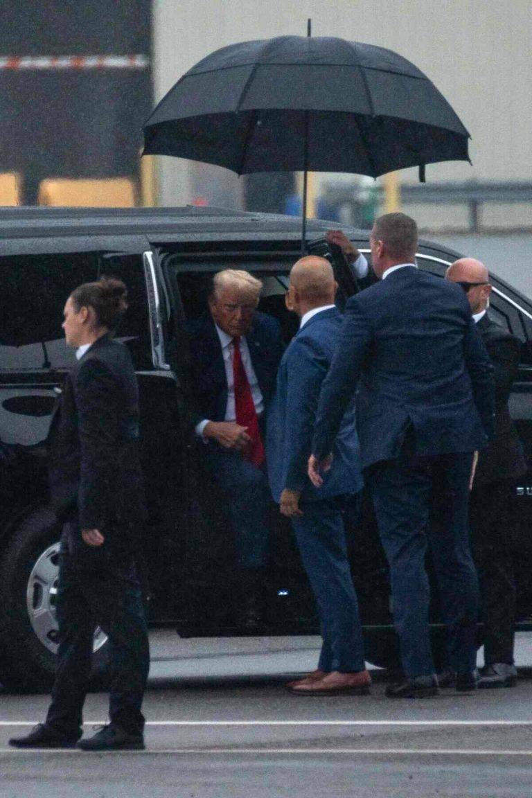 Trump es víctima de una «persecución política» en otro «día triste y muy sucio» para EEUU