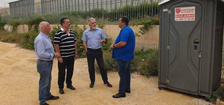 VOX saca a los obreros de situación tercermundista en Muchamiel 