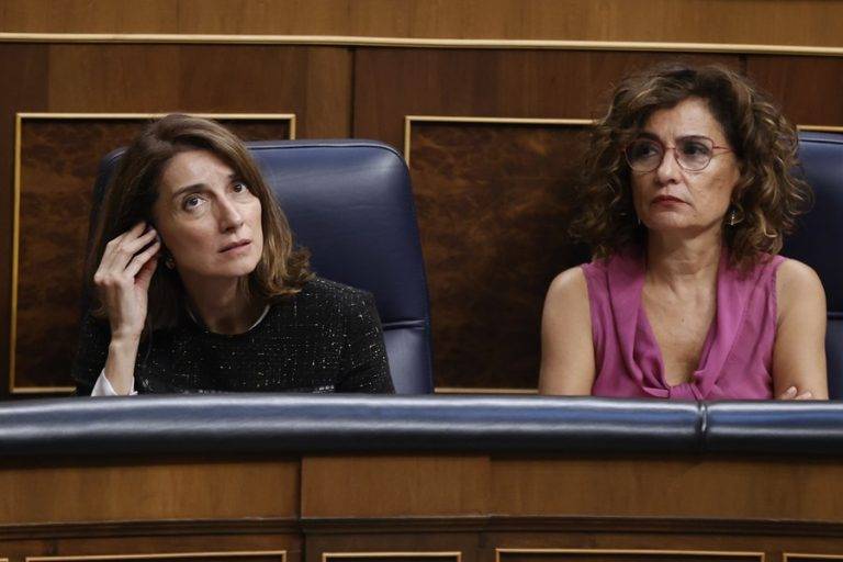 Mayoría absoluta (PSOE Sumar ERC Junts Bildu PNV BNG CC) avala uso de pinganillos en el Congreso de los Diputados